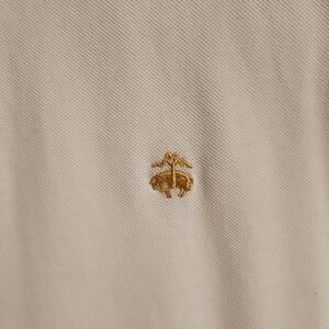 Brooks Brothers Men's Large Cream Long Sleeve Polo Style Shirt with Gold Emblem